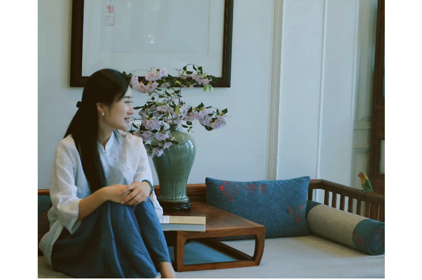 杜星霖|杜星霖产后生活悠闲，晒粉色美甲，看书提升内在做精致辣妈