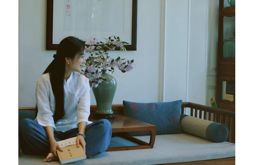 杜星霖|杜星霖产后生活悠闲，晒粉色美甲，看书提升内在做精致辣妈