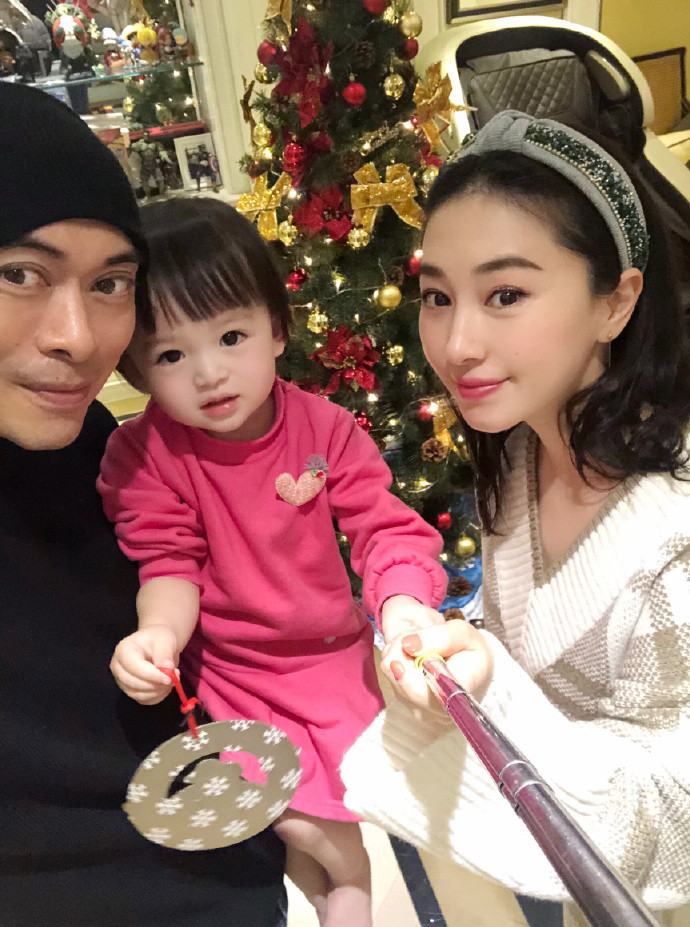 贾晓晨|樊少皇老婆贾晓晨38岁生日官宣怀二胎，晒孕照已肚大如箩