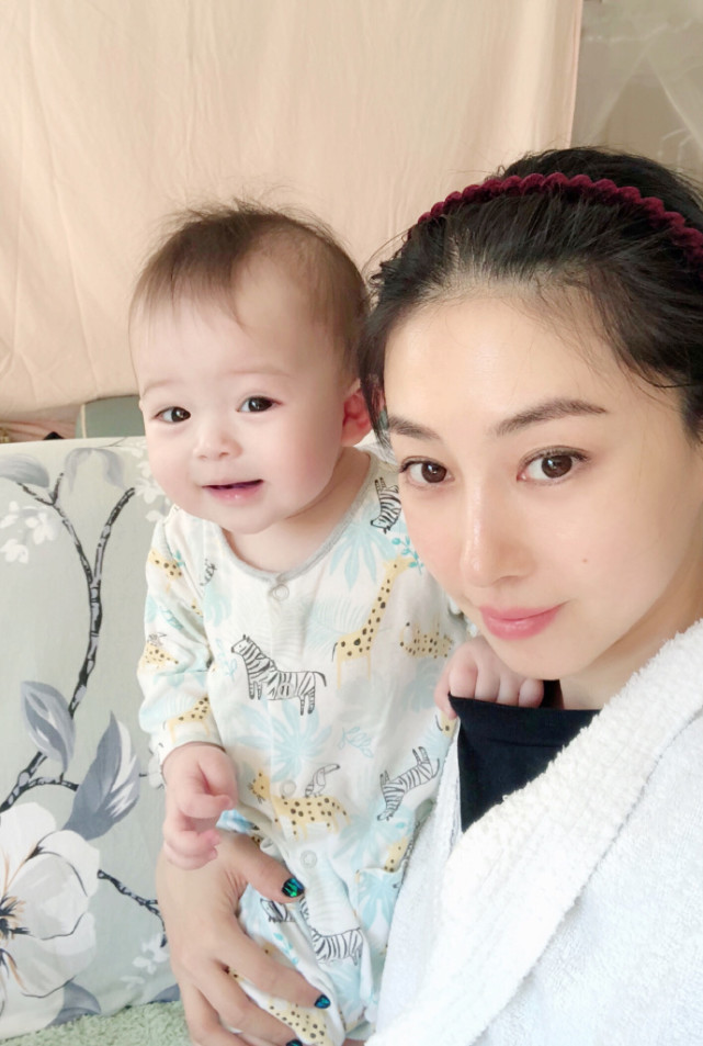 贾晓晨|樊少皇老婆贾晓晨38岁生日官宣怀二胎，晒孕照已肚大如箩