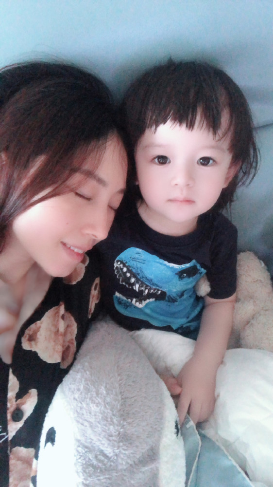 贾晓晨|樊少皇老婆贾晓晨38岁生日官宣怀二胎，晒孕照已肚大如箩