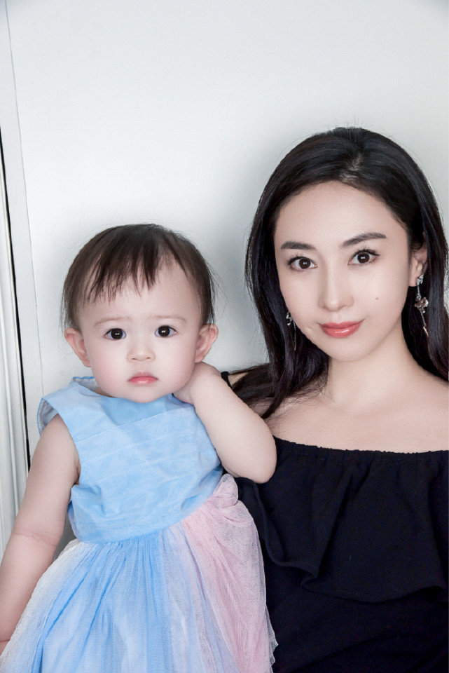 贾晓晨|樊少皇老婆贾晓晨38岁生日官宣怀二胎，晒孕照已肚大如箩