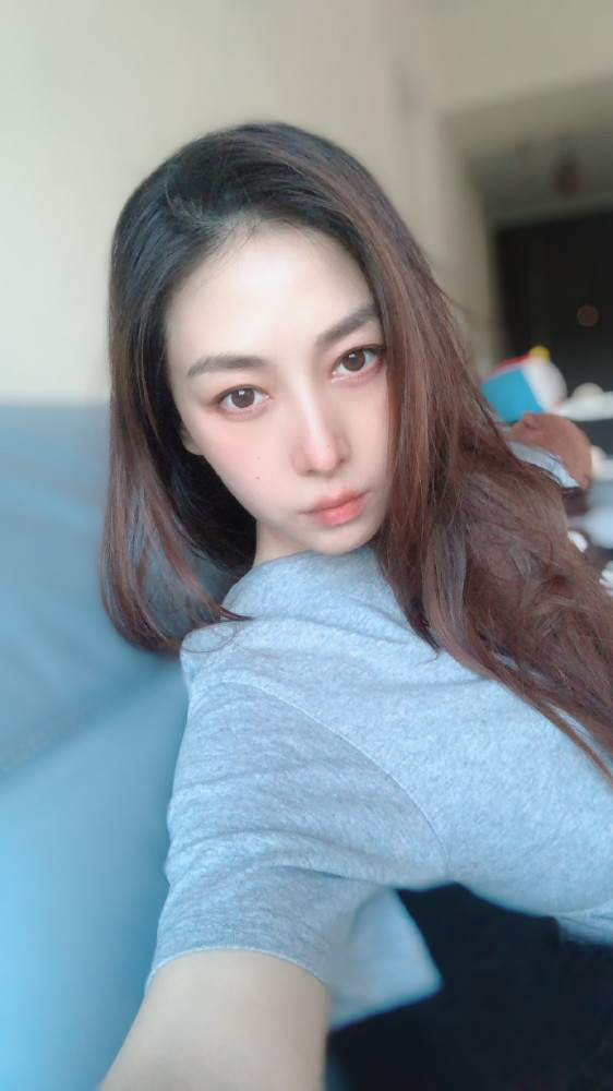 贾晓晨|樊少皇老婆贾晓晨38岁生日官宣怀二胎，晒孕照已肚大如箩