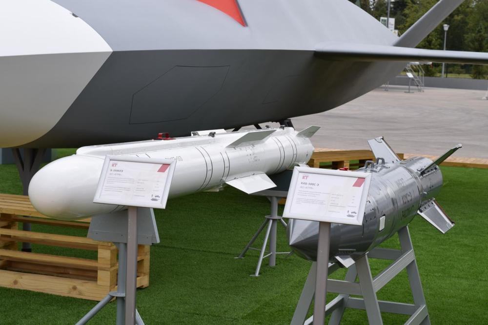 这包括为苏-57研发的kh-38mle空地导弹,这种520公斤的模块化(更换多种