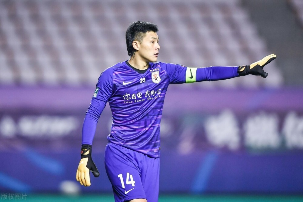 王大雷能骂后卫,能助攻,这点韩镕泽差太远