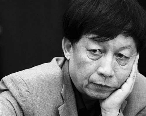 易中天|73岁的“网红”易中天，怼记者、骂乾隆，连3万都没有，你信吗