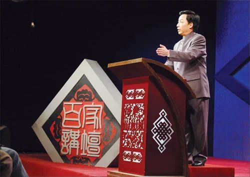 易中天|73岁的“网红”易中天，怼记者、骂乾隆，连3万都没有，你信吗