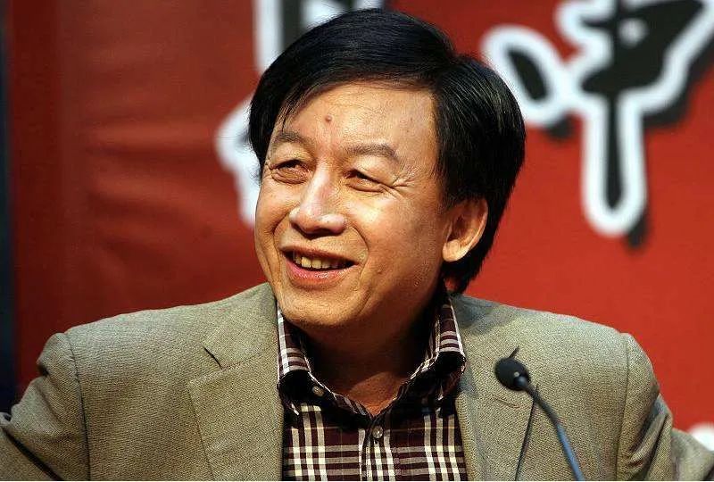 易中天|73岁的“网红”易中天，怼记者、骂乾隆，连3万都没有，你信吗
