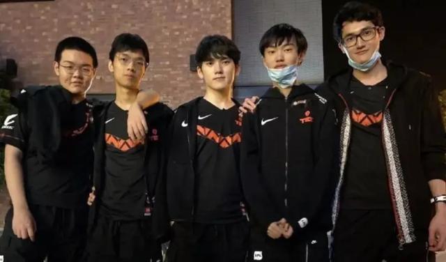 LOL国服惊现路人顶级上单，又一个TEHSHY，知情人士曝光加入TES