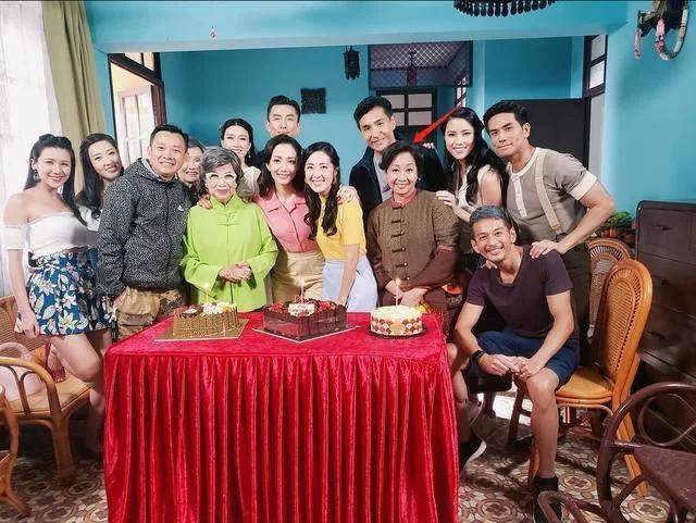 成龙|成龙叫她大姐，洪金宝甘愿被骂，息影18年被周星驰三请出山拍戏