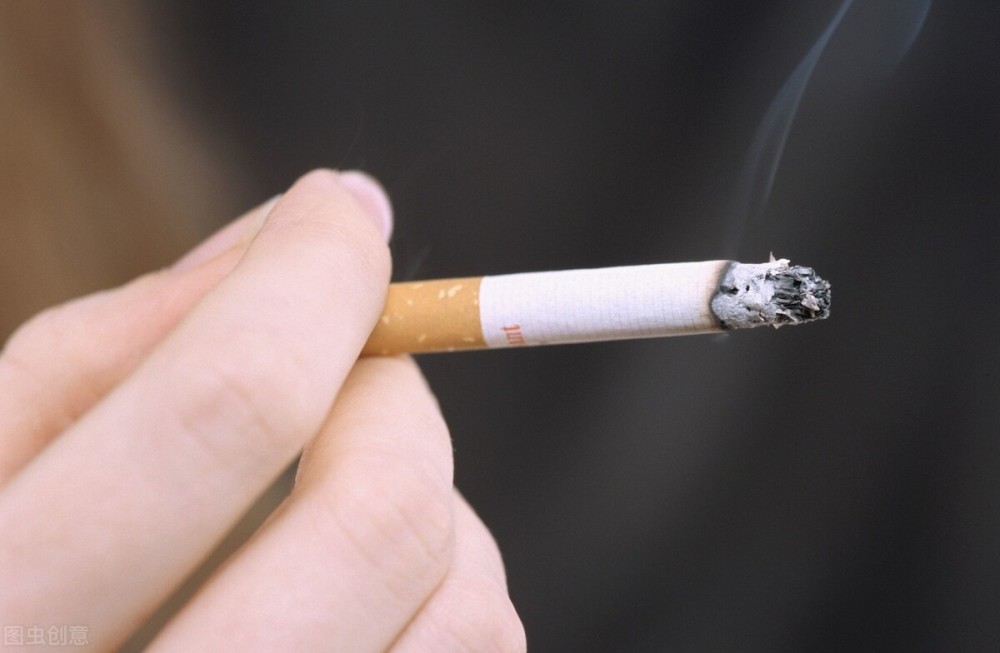 脑梗|33岁小伙，凌晨突发脑梗离世！医生感叹道：常做这件事害了他