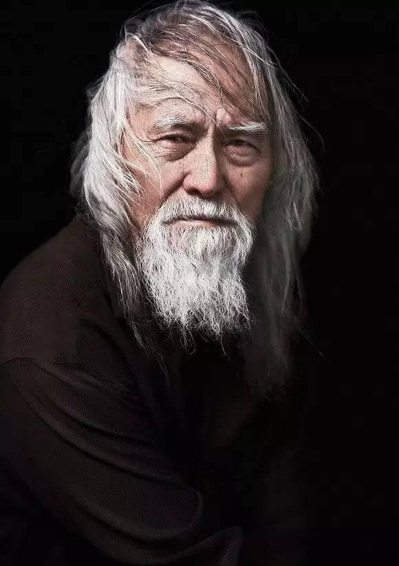 紧追潮流,年轻人做的事情,他们一件不落,王德顺就是这样的一位演员