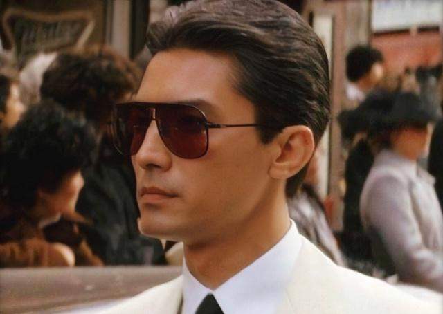 亚洲第一美男尊龙已无人识,68岁无父无母无妻儿,仅与一狗相伴