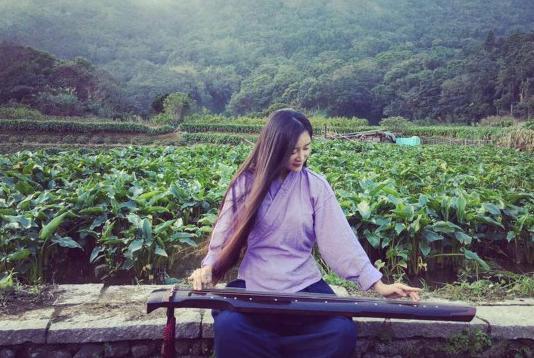 张纪中|张纪中女儿甜美正面照曝光，小31岁太太赞“我家老爷不一般”