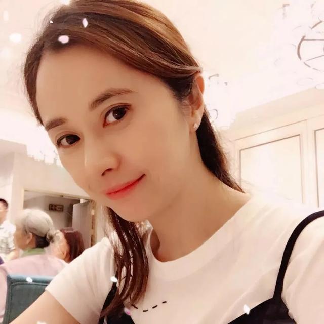 何美钿饰演凌小小