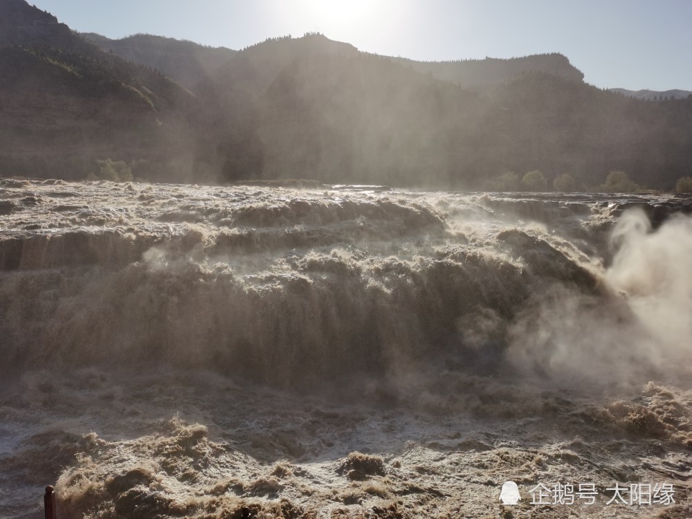 尽是情缘千百结|落日寒烟外，一江碧水秋