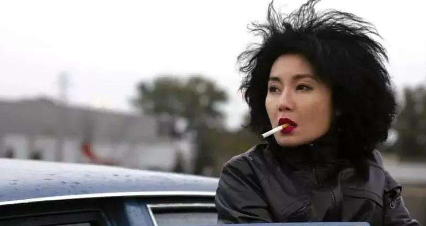 张曼玉|56岁了还照样作天作地？羡慕她这样不管不顾放肆一生