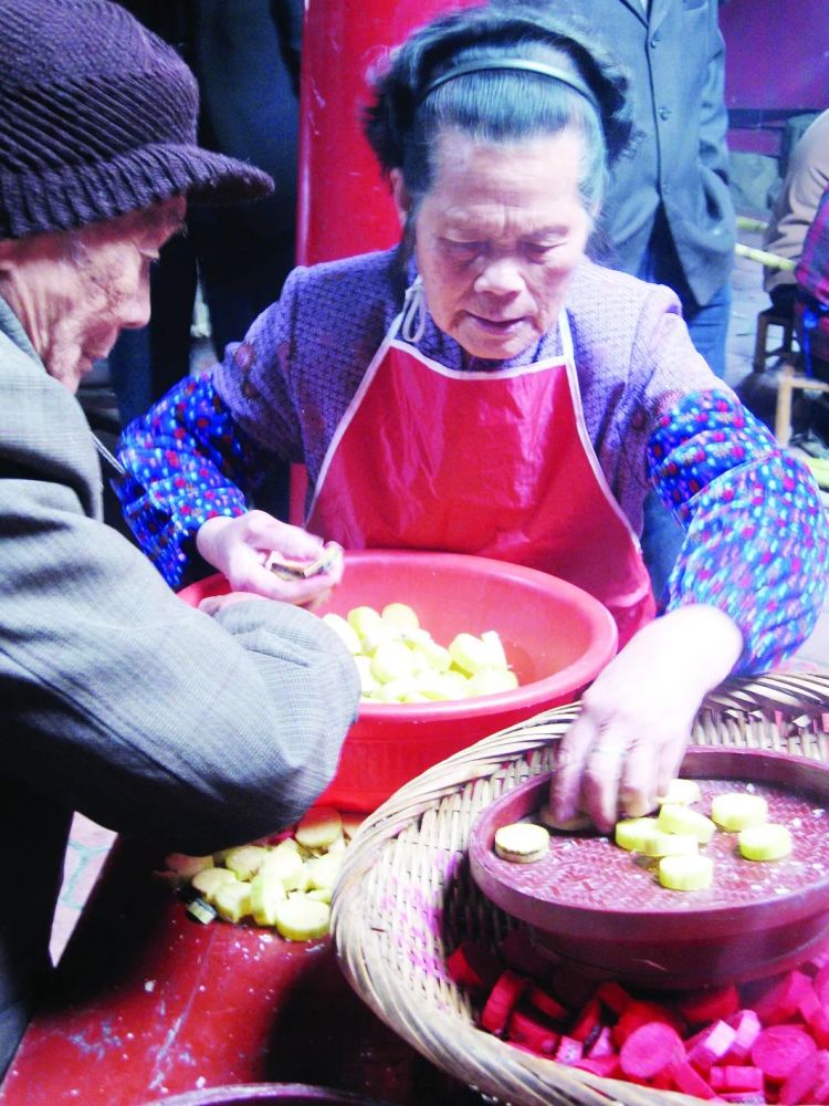 甘蔗|甘蔗切成蔗节，搭叠成空心灯塔，堪称“中华一绝”