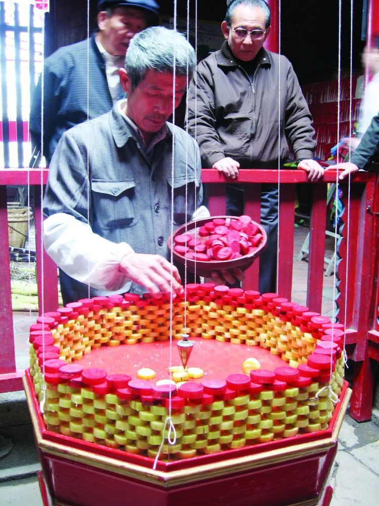 甘蔗|甘蔗切成蔗节，搭叠成空心灯塔，堪称“中华一绝”