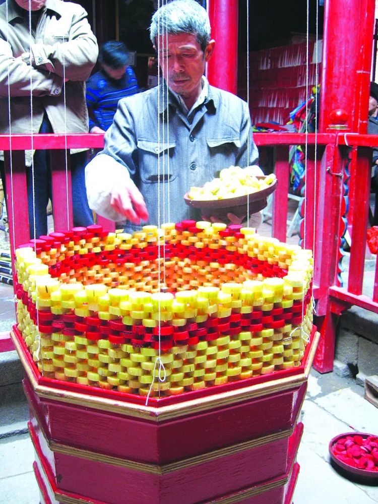 甘蔗|甘蔗切成蔗节，搭叠成空心灯塔，堪称“中华一绝”