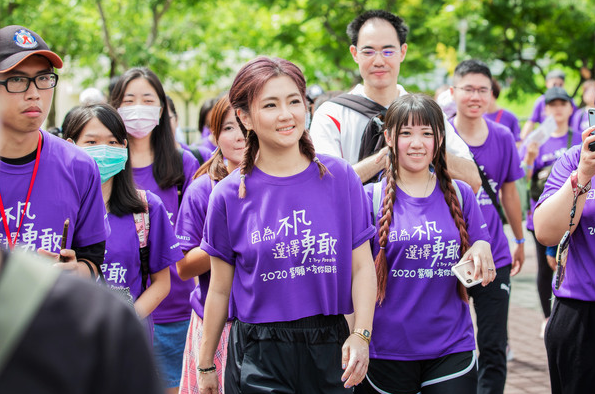 selina|任家萱谈黄鸿升感慨意外来得措手不及，动念立遗书还曝光遗产继承人选