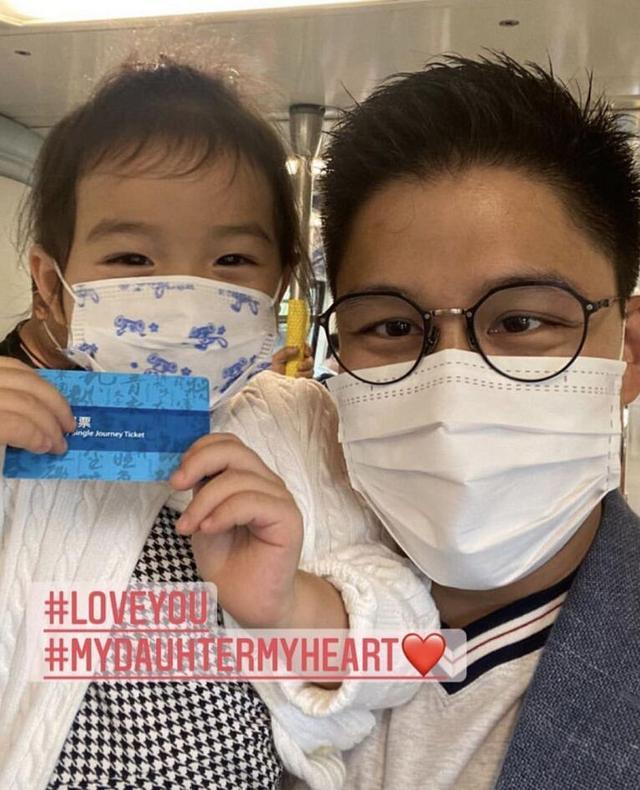 霍启刚|三代同堂！霍启刚携家人骑游，哥哥妹妹紧跟郭晶晶，爷爷缓慢骑行