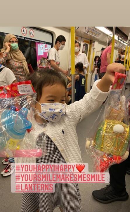 霍启刚|三代同堂！霍启刚携家人骑游，哥哥妹妹紧跟郭晶晶，爷爷缓慢骑行