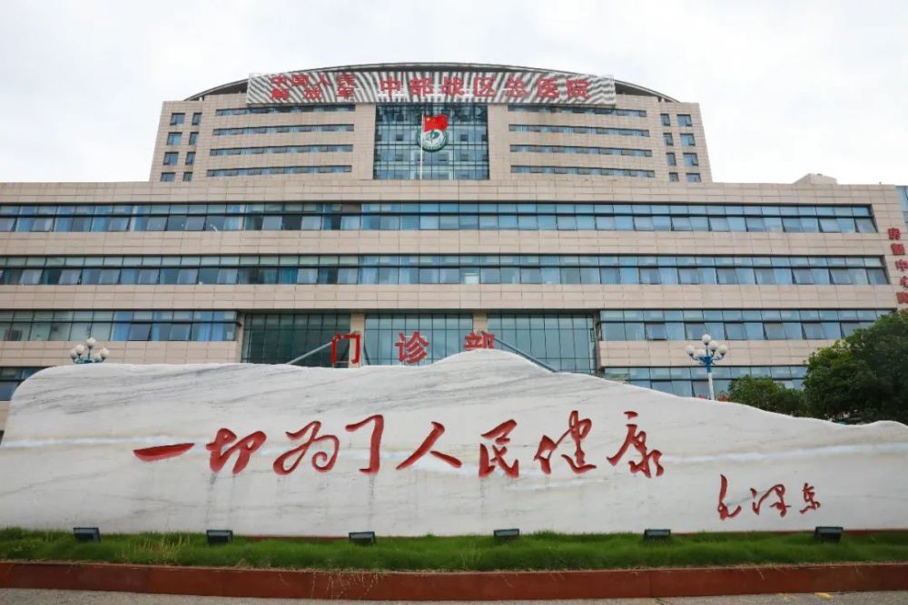 抗疫一线,党旗飞扬