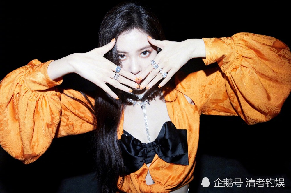 宋妍霏|张一山前女友宋妍霏出来营业了！脸带钻石口罩，表演超A无价之姐