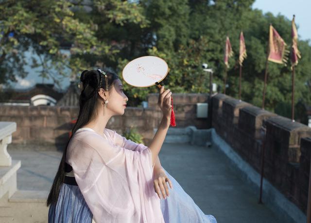 晏殊|晏殊与红颜知己分离后，化用一千古名句，写就一首千古名词