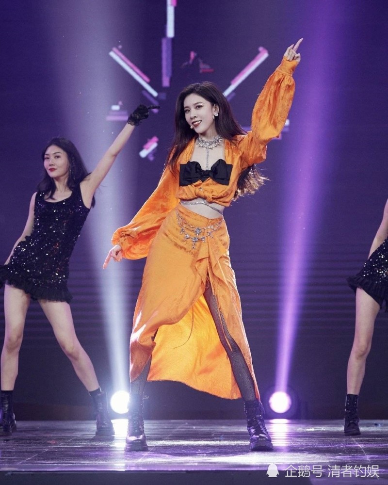 宋妍霏|张一山前女友宋妍霏出来营业了！脸带钻石口罩，表演超A无价之姐