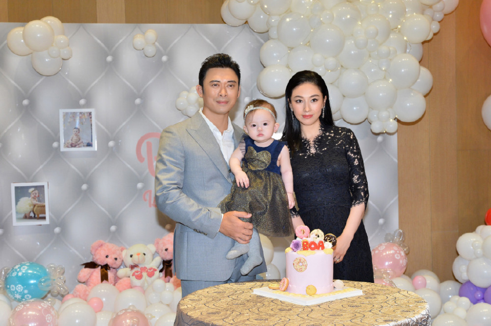 贾晓晨|明星夫妇双双患抑郁，突然官宣二胎，原来女方一停药即意外怀孕