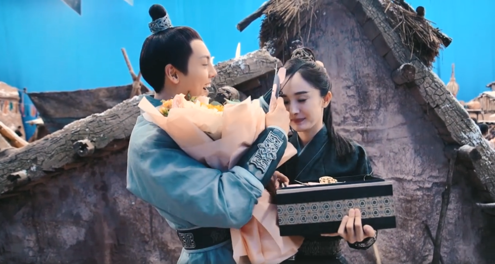有默契!杨幂陈伟霆新剧杀青互动有爱,魏大勋秀厨艺受好评