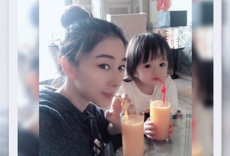 贾晓晨|明星夫妇双双患抑郁，突然官宣二胎，原来女方一停药即意外怀孕