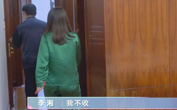 李湘|李湘一觉睡到中午，不叠被子不做饭，还暗示王岳伦珍惜身边人