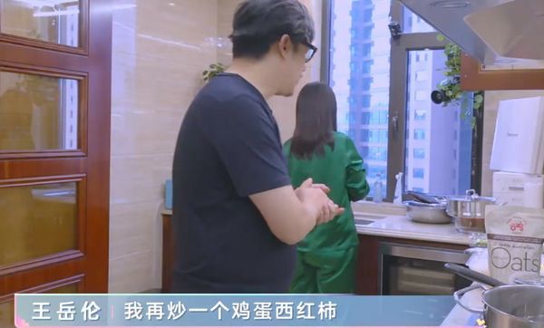 李湘|李湘一觉睡到中午，不叠被子不做饭，还暗示王岳伦珍惜身边人