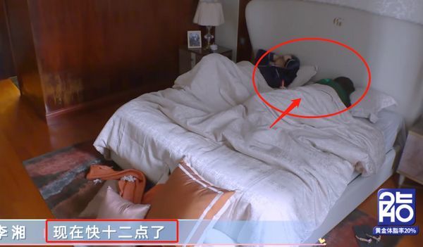 李湘|李湘一觉睡到中午，不叠被子不做饭，还暗示王岳伦珍惜身边人