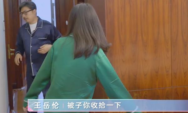 李湘|李湘一觉睡到中午，不叠被子不做饭，还暗示王岳伦珍惜身边人
