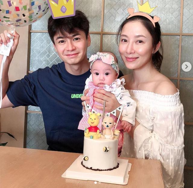 罗仲谦|杨怡晒亲子逛街时光，罗仲谦高举女儿，小珍珠却一脸凝重