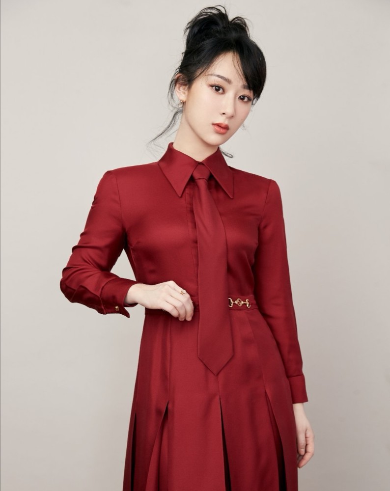 迪丽热巴|央视镜头下的杨紫太美，与热巴唐嫣众女星亮相，最喜欢谁的造型？