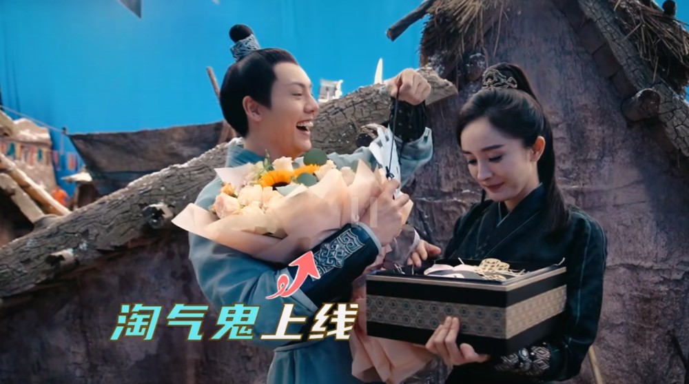 陈伟霆|斛珠夫人杀青，陈伟霆杨幂晒方猪面具自拍照，两人片场相处模式真的太欢乐