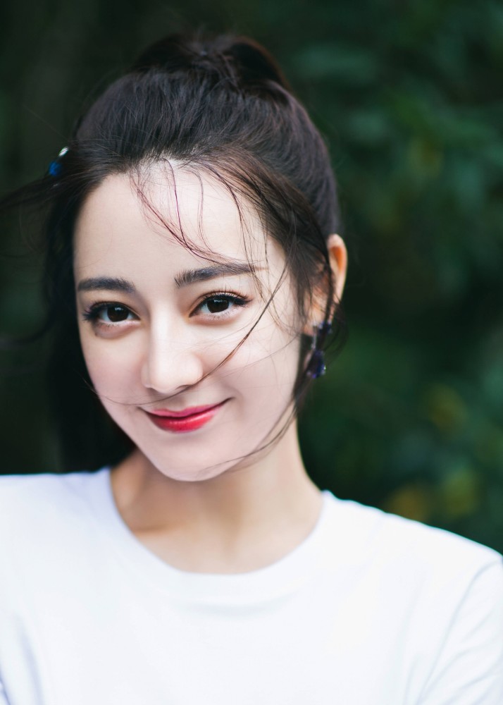 迪丽热巴|央视镜头下的杨紫，热巴，关晓彤，谁才是内娱小花旦天花板？
