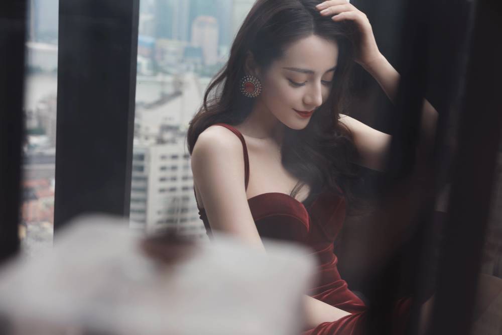 迪丽热巴|央视镜头下的杨紫，热巴，关晓彤，谁才是内娱小花旦天花板？
