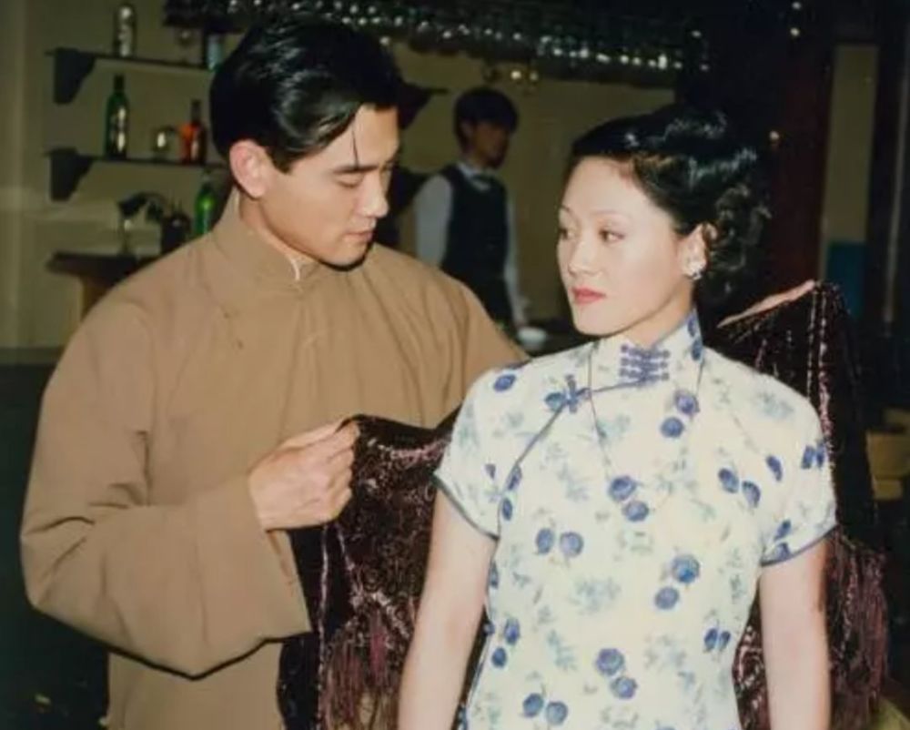 李少红|周迅陈坤贺恩师李少红得奖，晒合照P上杨幂，荣信达的辉煌为何止于他们？