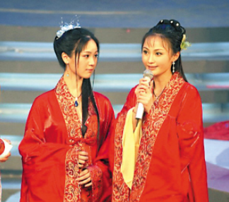 李少红|周迅陈坤贺恩师李少红得奖，晒合照P上杨幂，荣信达的辉煌为何止于他们？