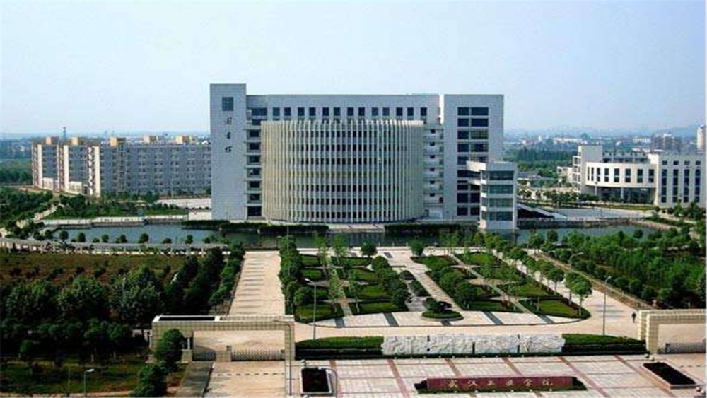 这所在学在名牌大学林立的武汉市来说,确实规模不算大,还可以说属于很