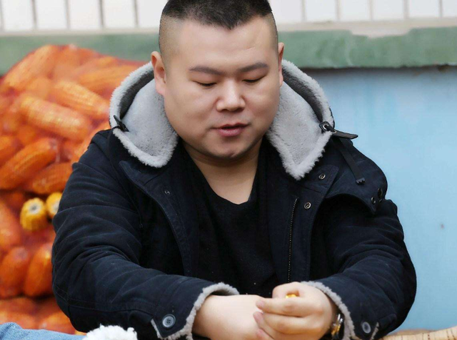 岳云鹏|下一个大衣哥？岳云鹏借钱申请表走红网络，背后的无奈让人心疼