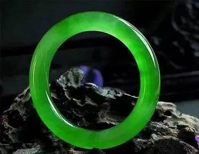 翡翠手镯|翡翠手镯传统样式有几种，你了解过吗？