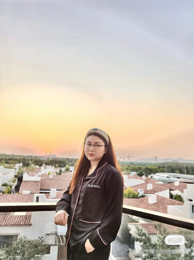 杨天真|杨天真晒夕阳美照，切胃手术一个月成功瘦身，被赞像微胖版范冰冰