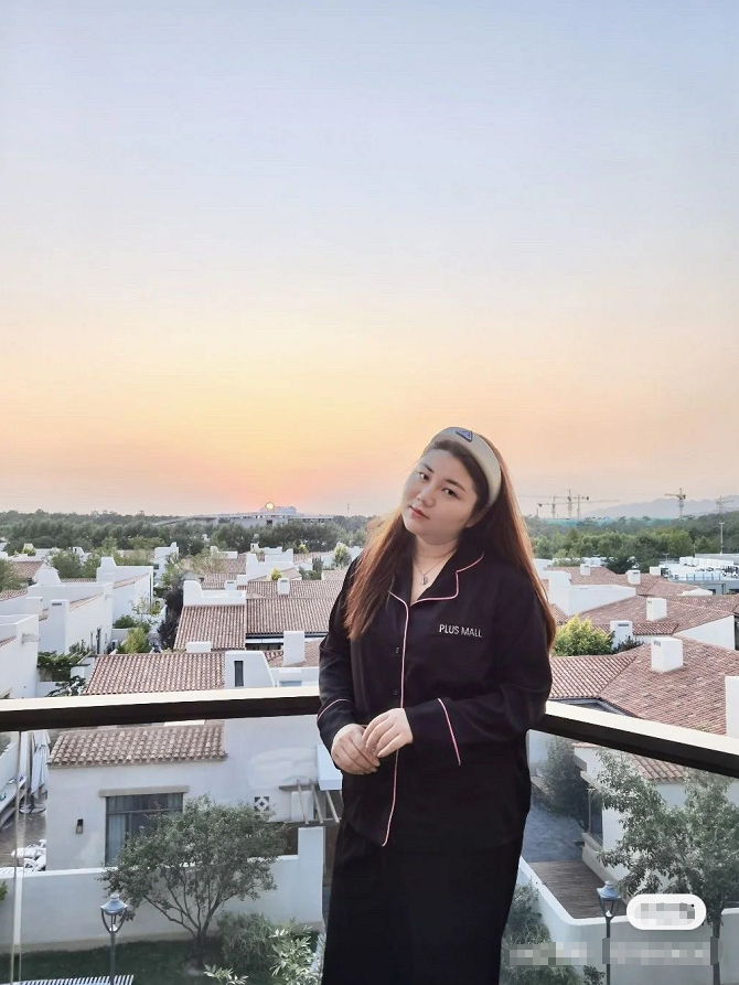 杨天真|杨天真晒夕阳美照，切胃手术一个月成功瘦身，被赞像微胖版范冰冰